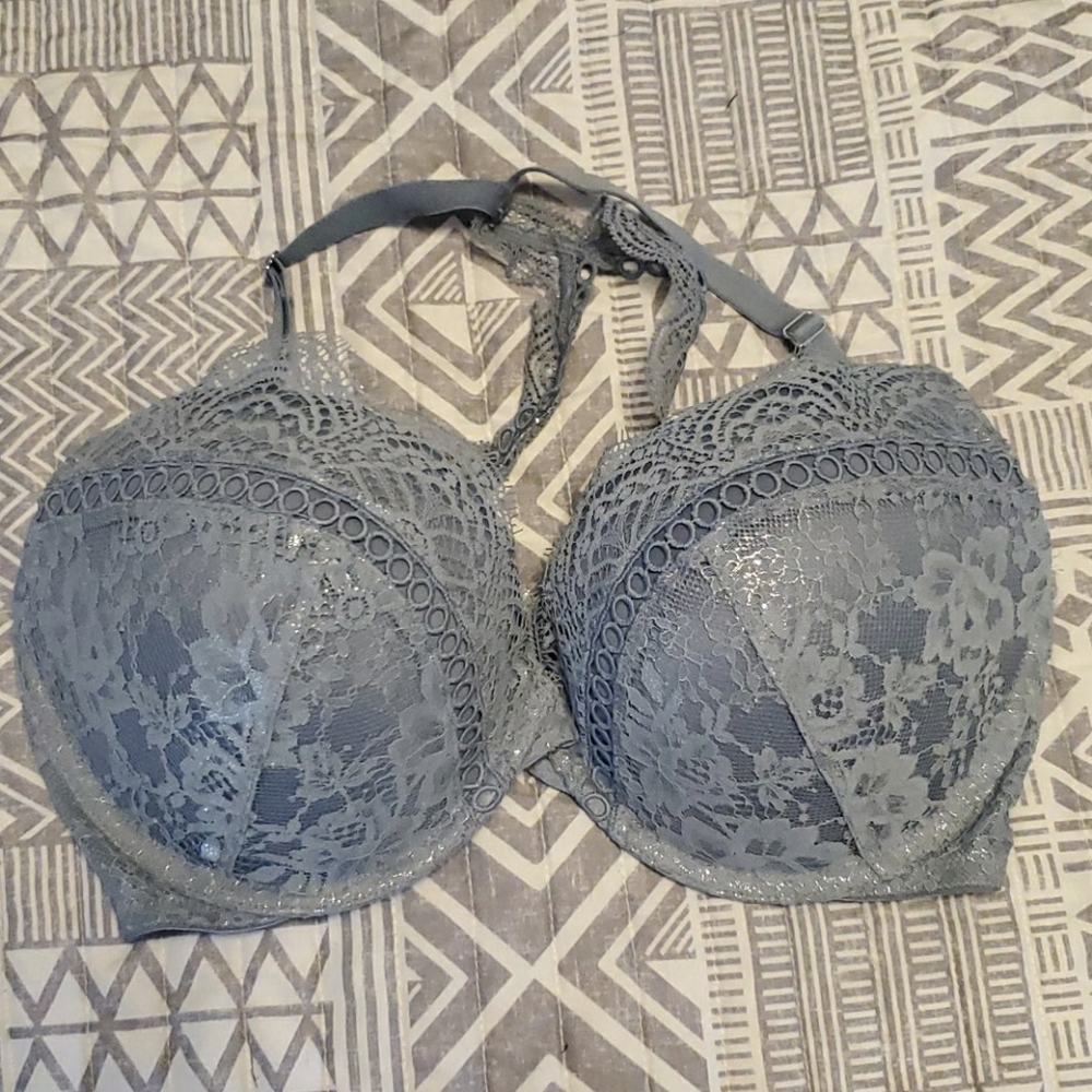 NWOT 34dd victoria secret bra